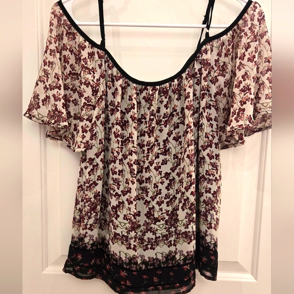 Harlowe & Graham Tops - Harlow and Graham Pretty floral top, off or on shoulder.  Size M.  Lined.